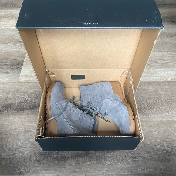 Brand new Sorel wedged boots - Picture 2 of 4